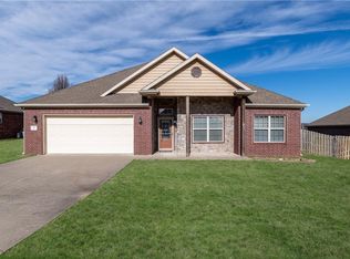 511 Beasley Dr, Centerton, AR 72719