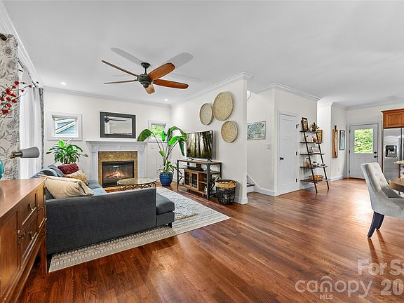 2nd image of 118 Houston St