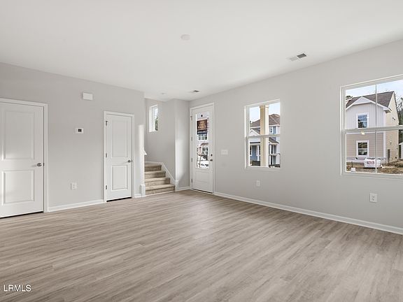 5th image of 37 Whispering Oaks Circle