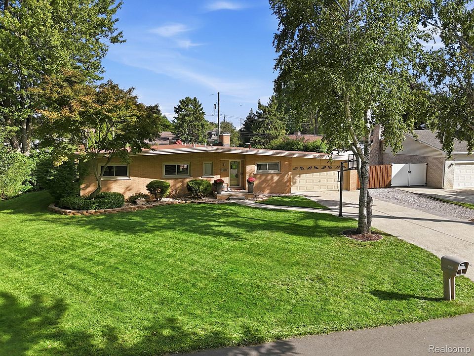 1st image of 23090 Emmett St