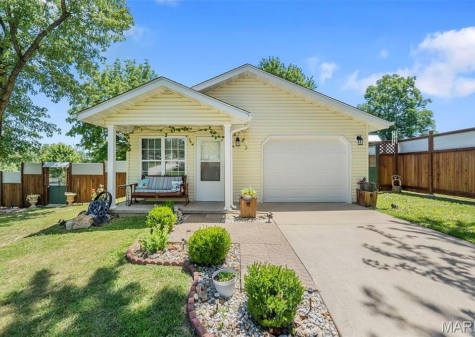 1st image of 1701 E Harvest Cir