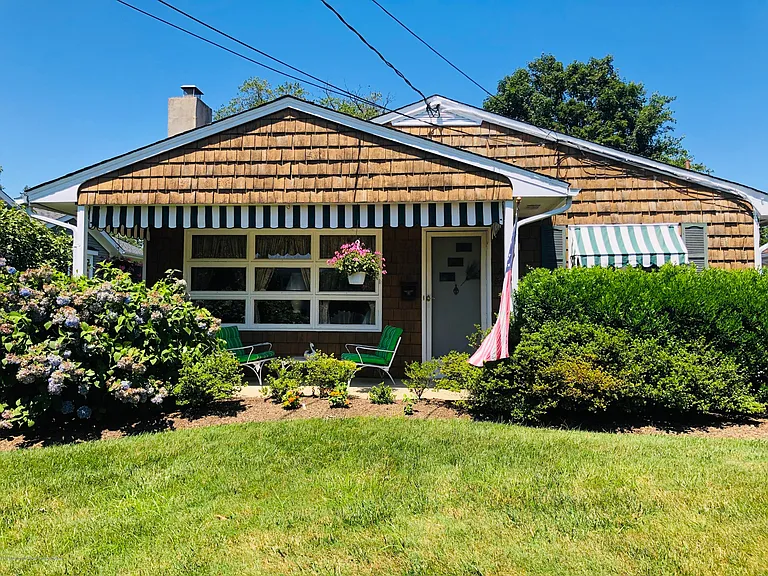 814 Shore Rd — Photo 1