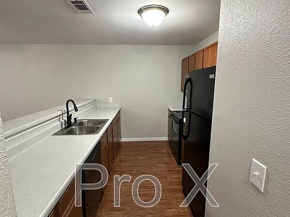 5th image of 3302 SW Victoria Pl #2