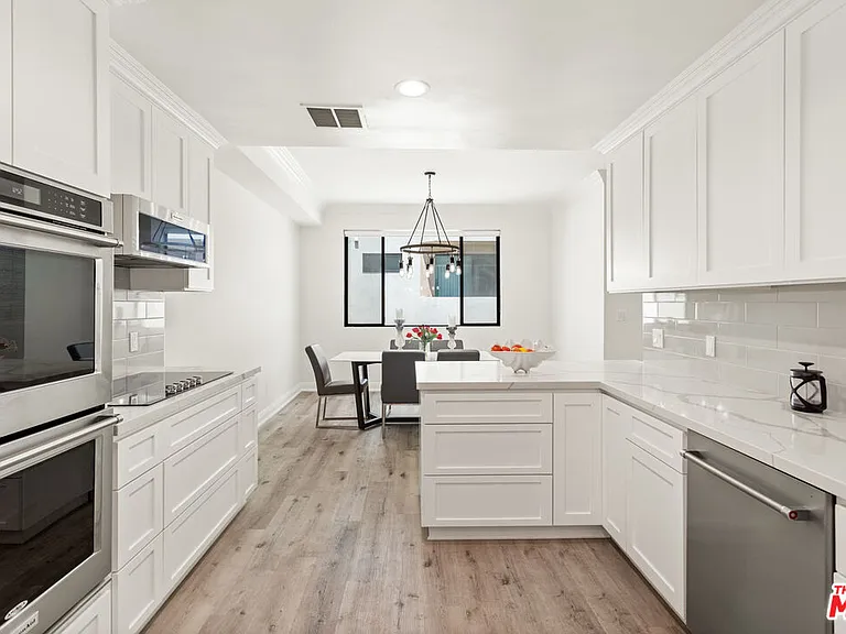 430 N Maple Dr #203 — Photo 12