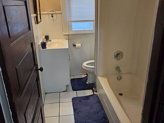 3rd image of 3421 Hartford St