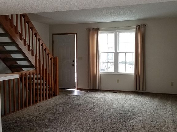 5th image of 4945 Singleton Dr