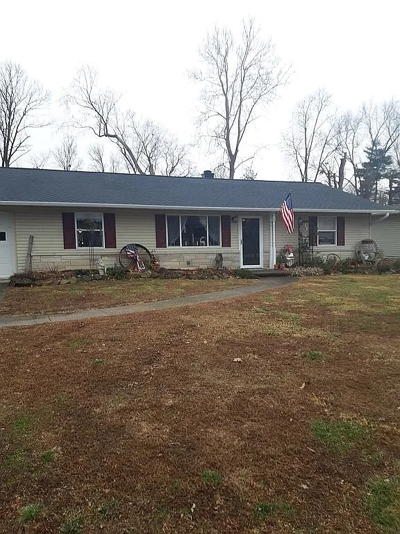 13 Lynwood Dr photo 1