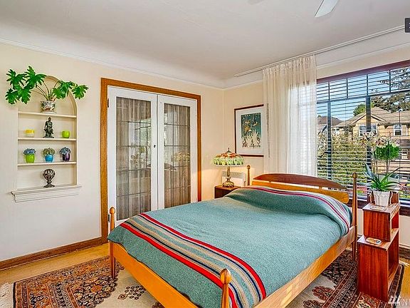 4th image of 3121 Franklin Ave E APT 32