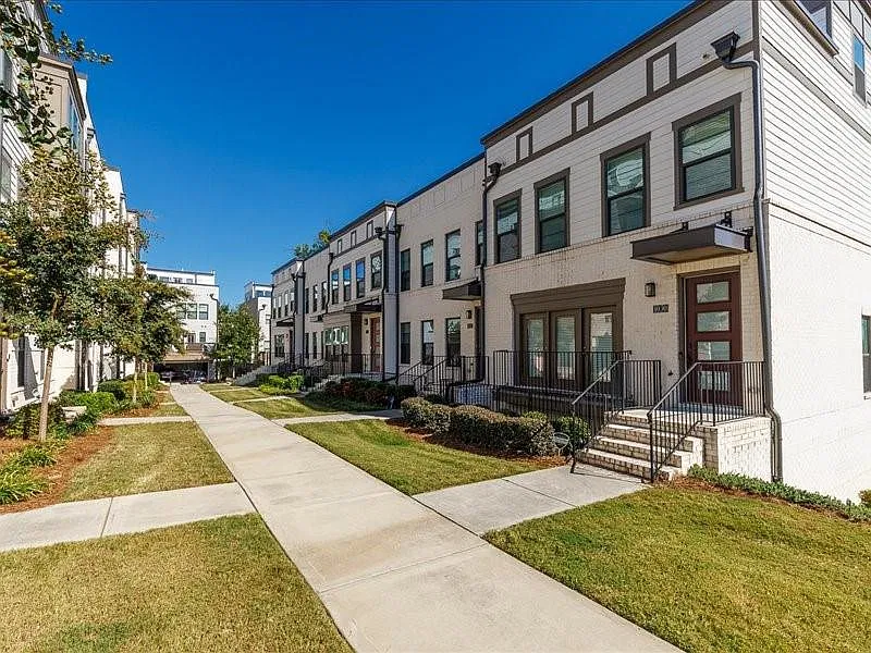 3 bed, 5.0 bath, 2440 sqft, $4,500 — Photo 3