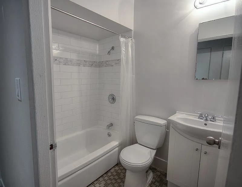 Studio, 450 sqft, $2,490 — Photo 4