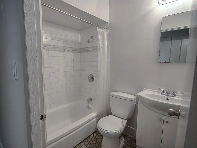 1540 Haro St #210 — Photo 3