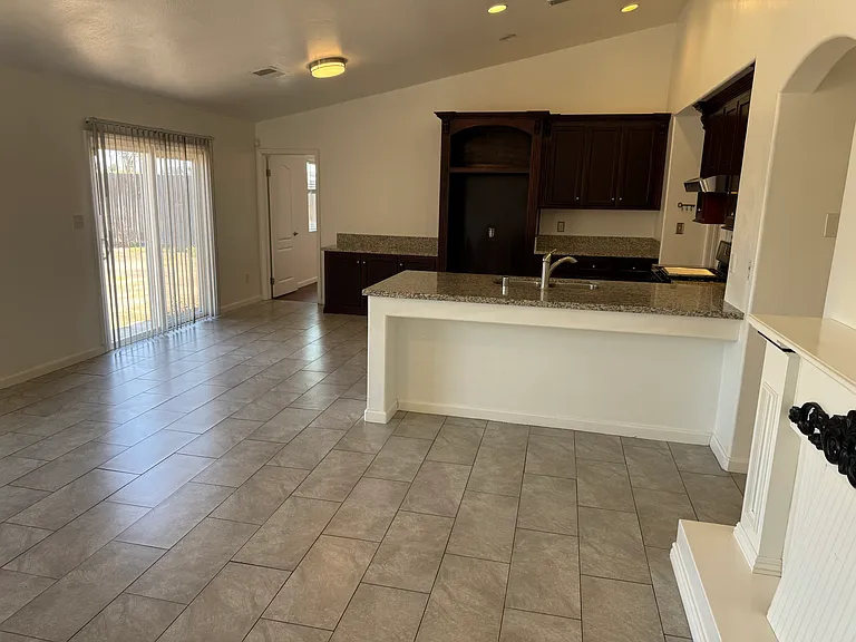 2608 Rain Dr — Photo 7