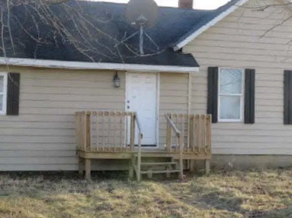 1158 E Summit St, Wawaka, IN 46794