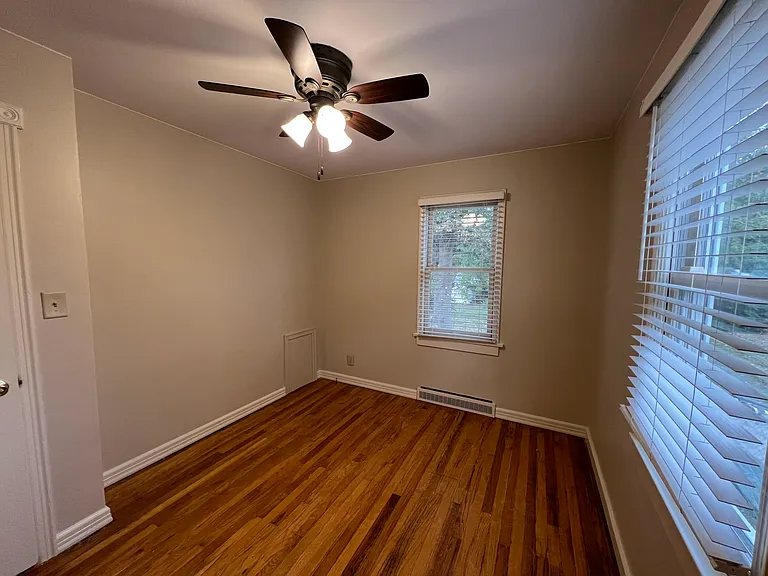221 Henderson St — Photo 18