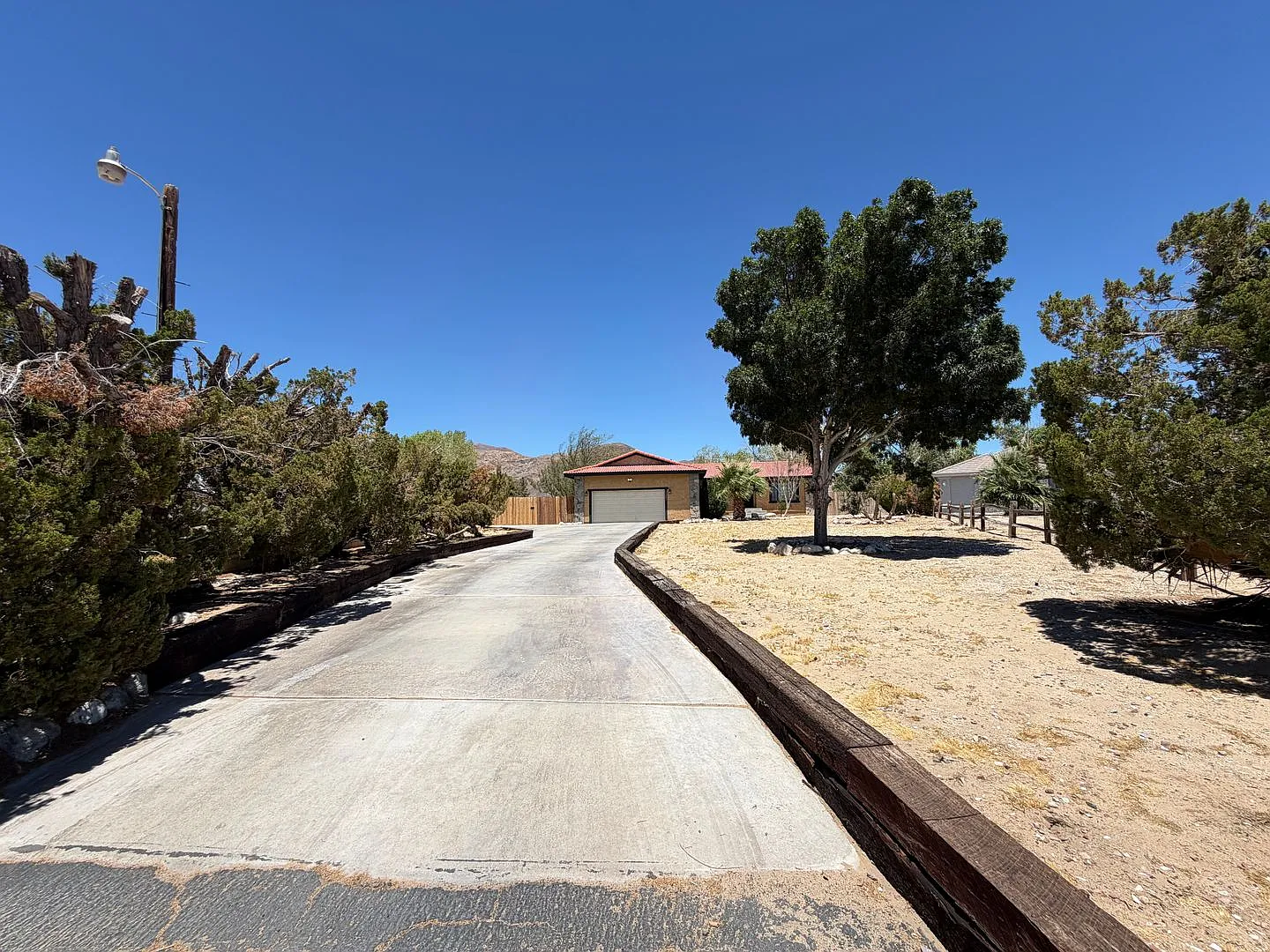 Beautiful 3 Bedroom House Located on Calico Lake — Photo 2
