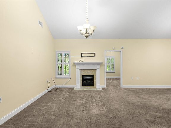 4th image of 1015 Crestway Dr