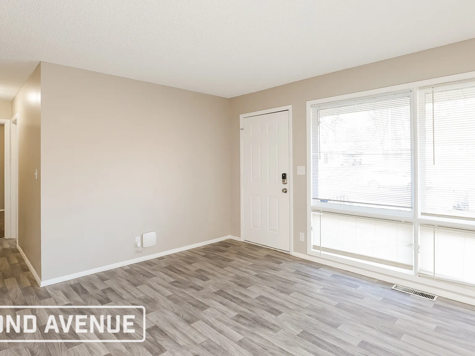 3 bed, 2.0 bath, 1564 sqft, $1,350 — Photo 2
