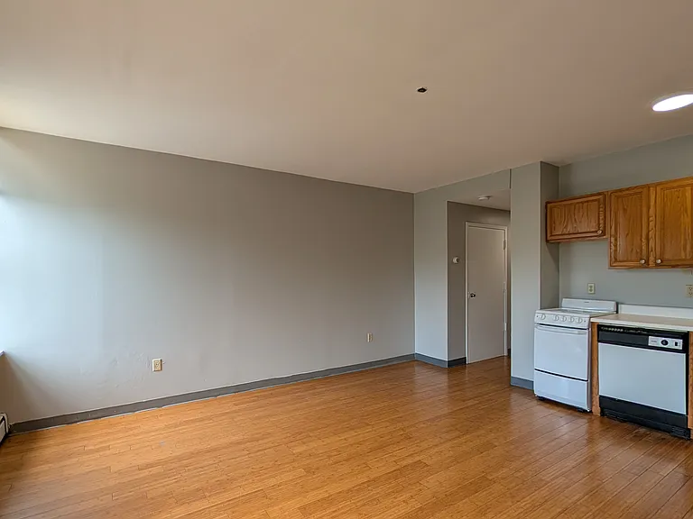Bulldog Apartments — Photo 9