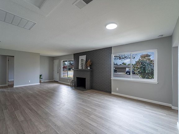4th image of 2532 Oregon Ave