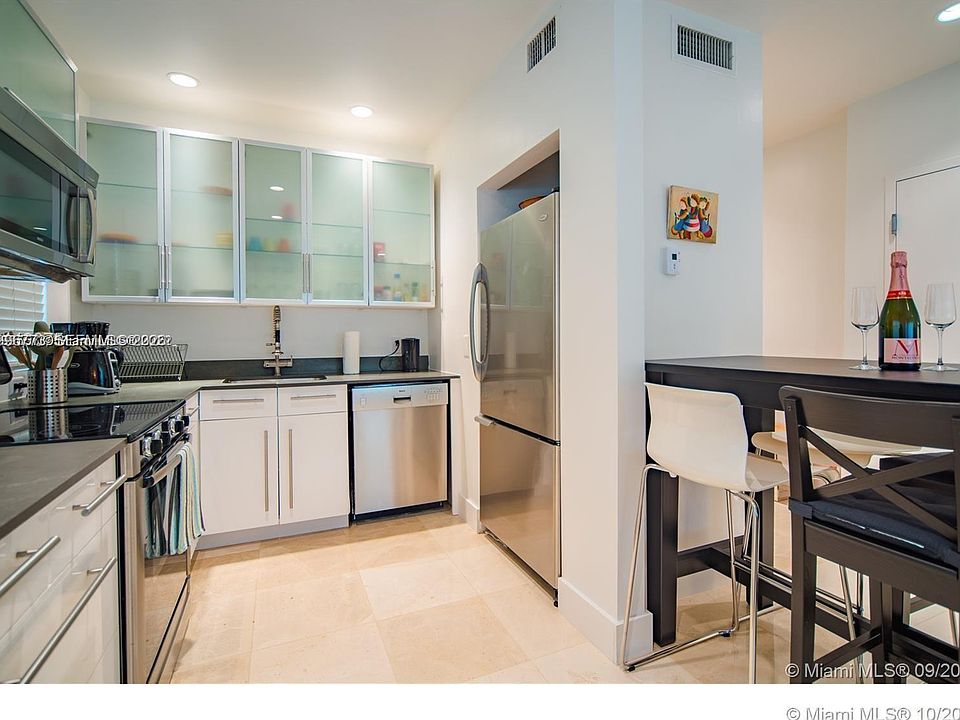 1st image of 929 Michigan Ave APT 1