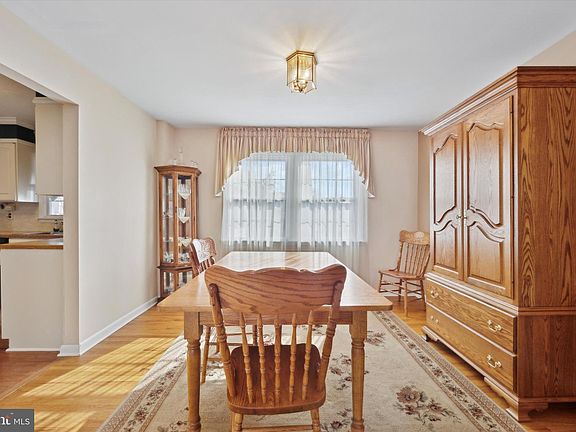 4th image of 2228 Lancashire Dr