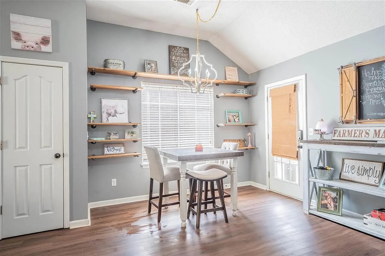 3 bed, 1350 sqft, $2,050 — Photo 4