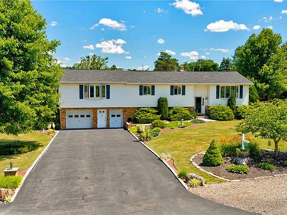 3rd image of 3520 Sunset Cir