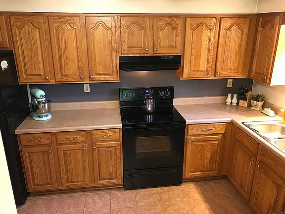 5th image of 421 Hillcrest Dr