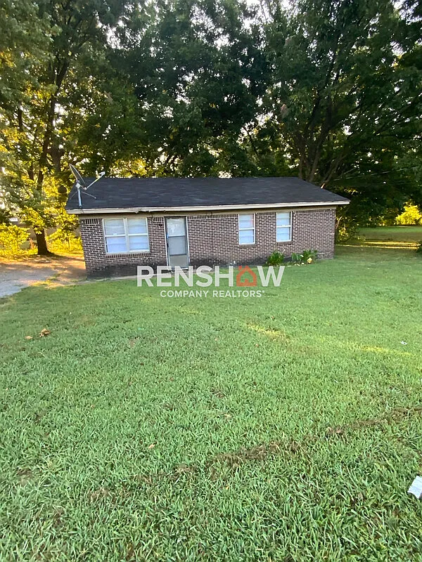 3 bed, 1.0 bath, 875 sqft, $895 — Photo 1