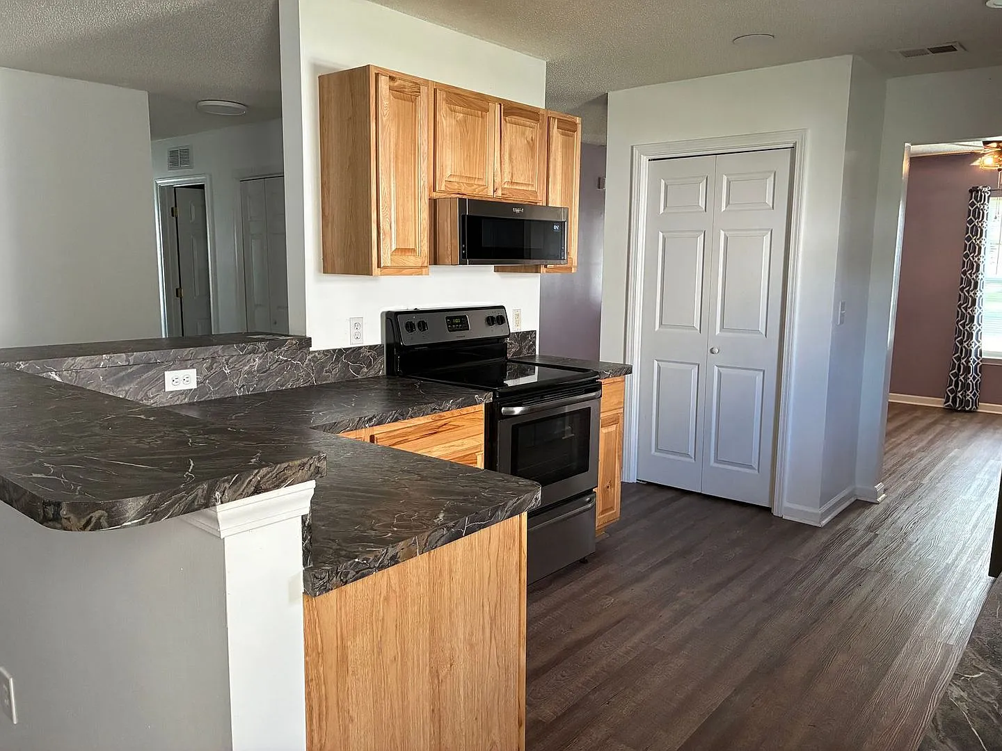 Palmetto Glen, large 4BD/2BA — Photo 2