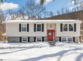 46 Vail Dr, Hampton Twp., NJ 07860