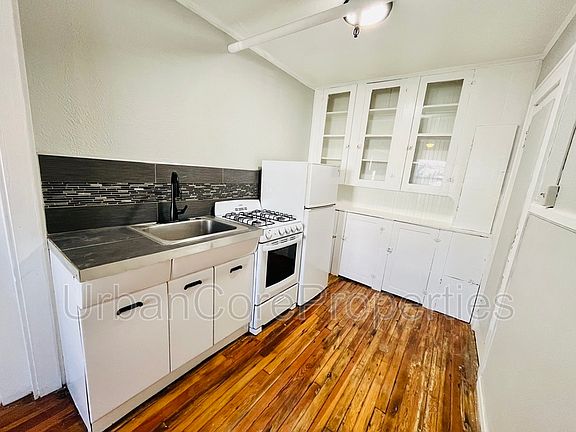 5th image of 236 10th Ave NE APT 1