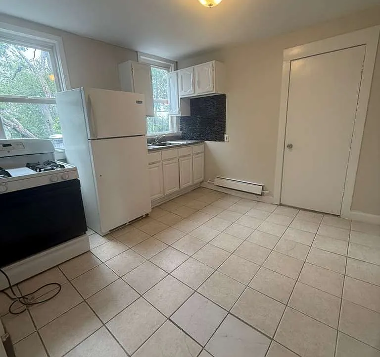 96 S 8th St #3