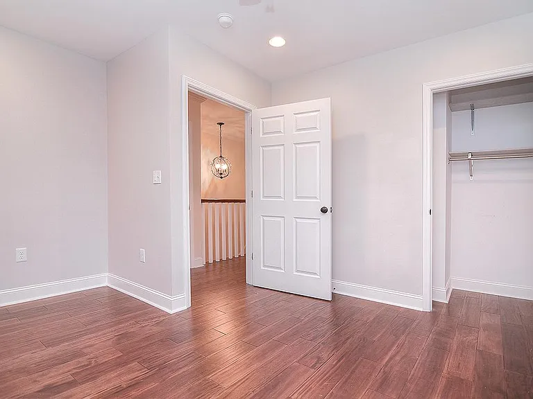 301 W Kingston Ave — Photo 8