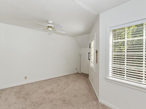 4th image of 609 Karenken Pines Dr