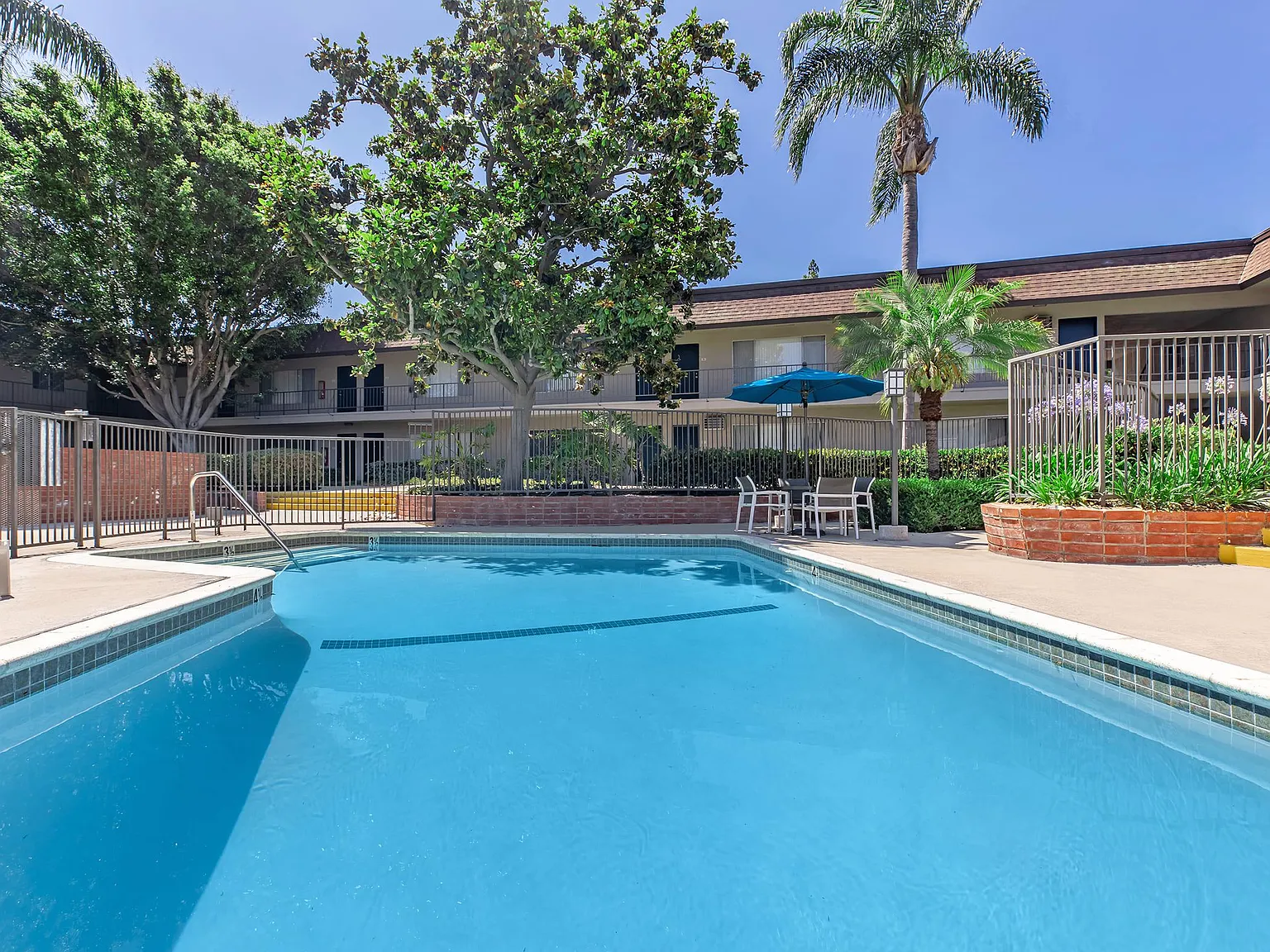 Huntington Highlander Apartment Homes — Photo 1