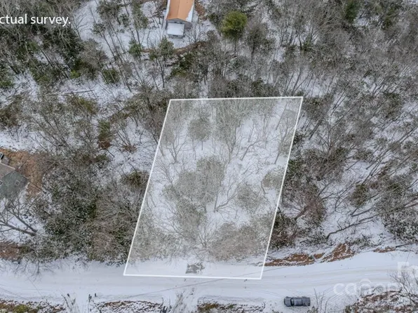 225 Oak Rd, Banner Elk, NC 28604