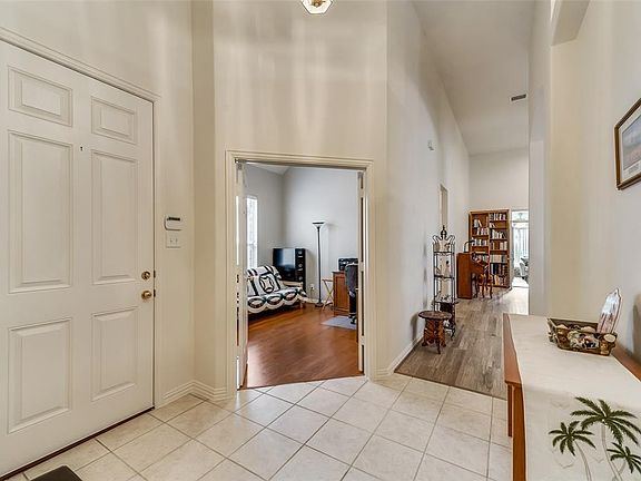 4th image of 1909 Highland Dr