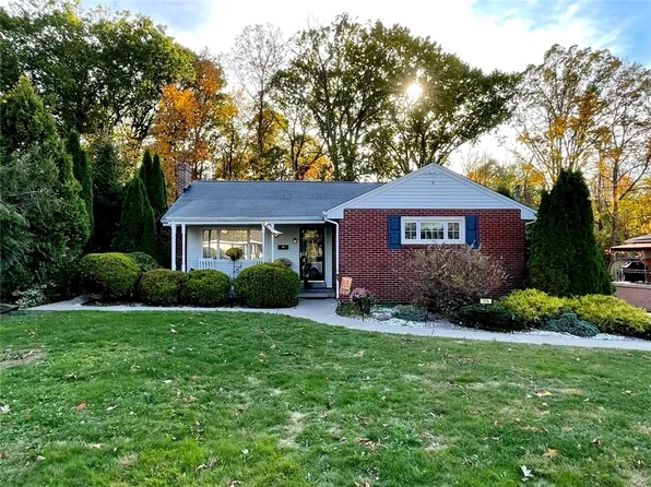 116 Turnpike Dr, Irwin, PA 15642