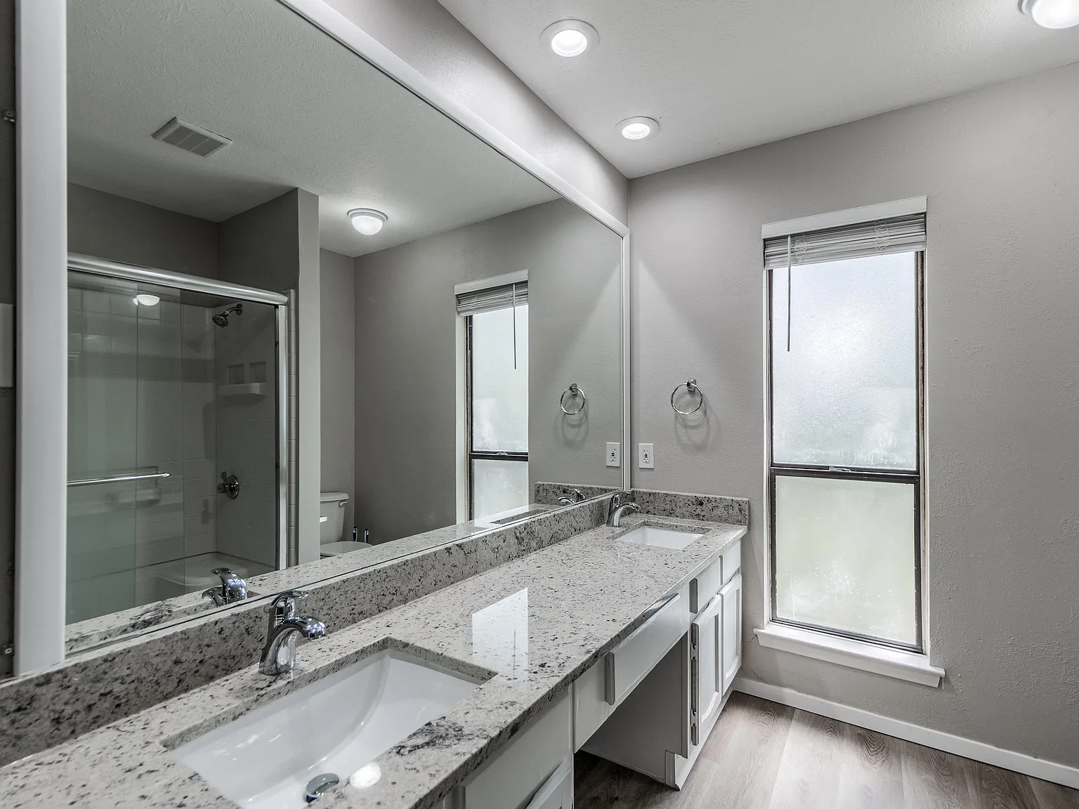 4 bed, 2.0 bath, 1635 sqft, $802 — Photo 3