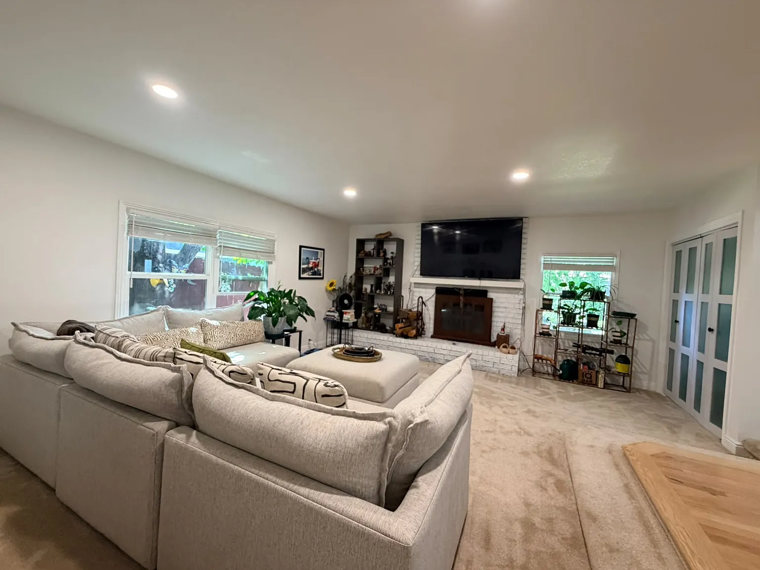 5 bed, 2800 sqft, $4,000 — Photo 2