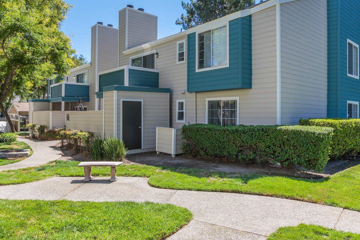 Canyon Creek Apartments Grounds