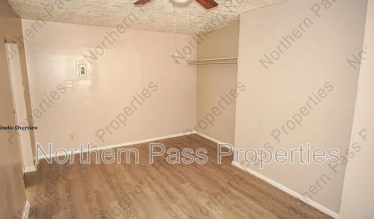 1111 N Cotton St #E — Photo 5