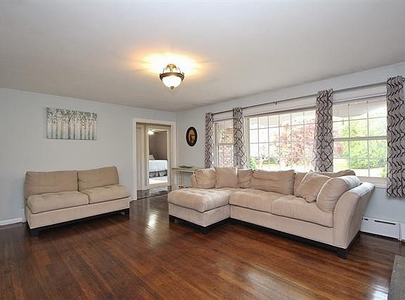 5th image of 45 Hickory Dr