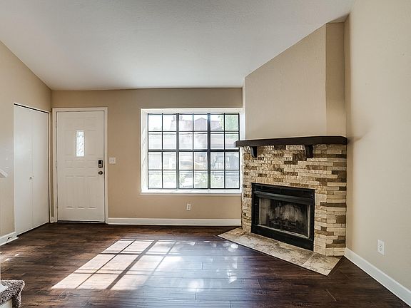 3rd image of 3491 N Arizona Ave Unit 101