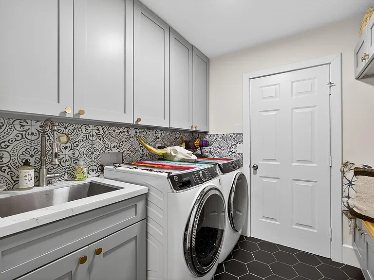 12897 La Rochelle Cir — Photo 42