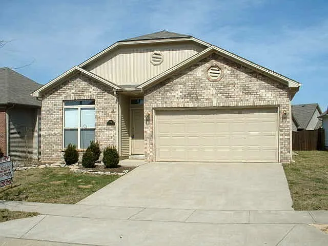 2741 Jacquelyn Ln — Photo 1