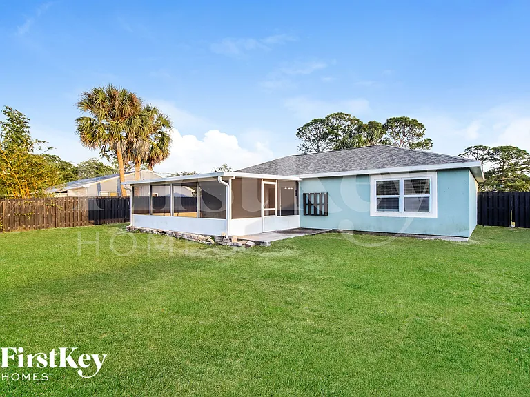 1327 Valencia St SE — Photo 14