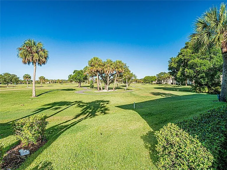32 Plantation Dr #103 — Photo 21