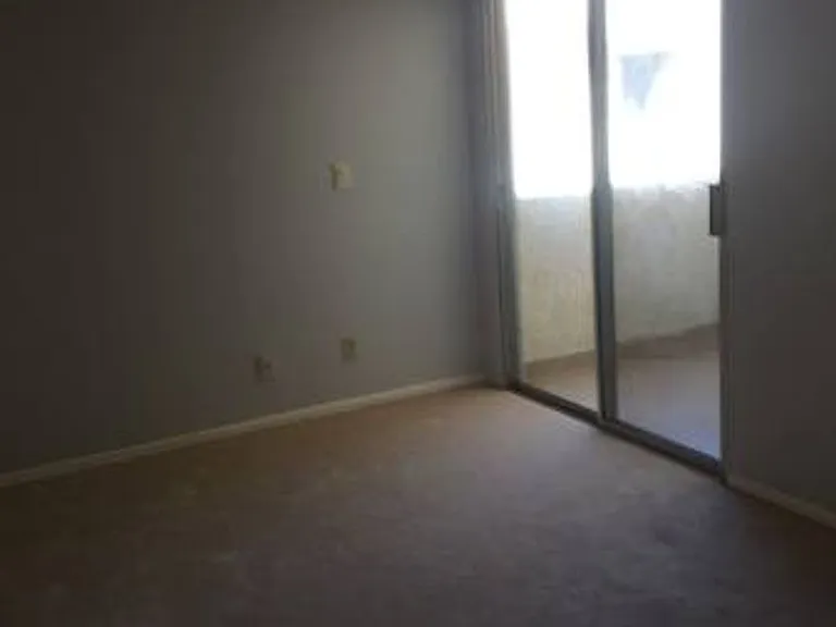 5644 Yolanda Ave #4 — Photo 20